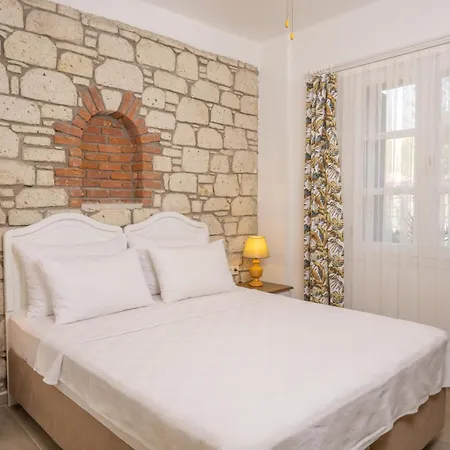 Melekaki Alacati 2*